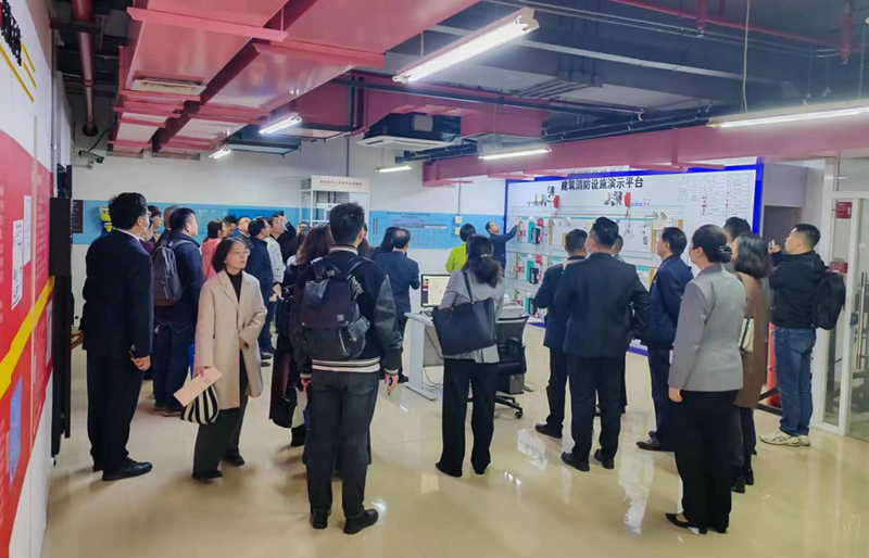 参观.jpg 参观.jpg